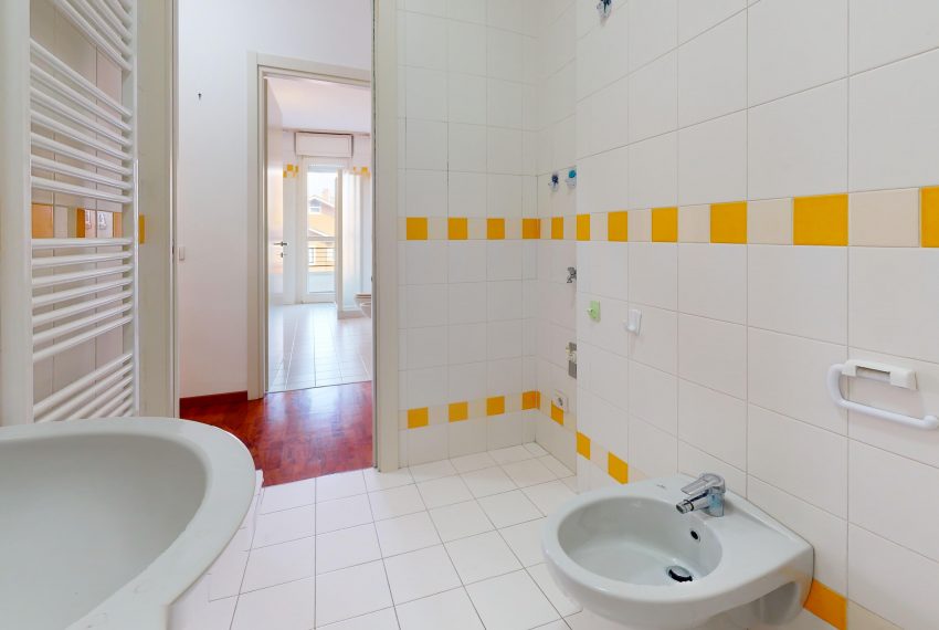 Vicolo-Dunieri-Bathroom 1