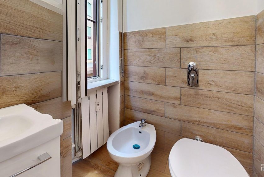 Via-Morazzone-Bathroom-Defurnished 1