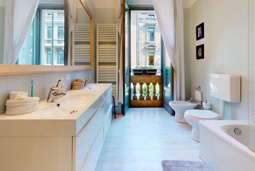 Via-Maurizio-Quadrio-Bathroom