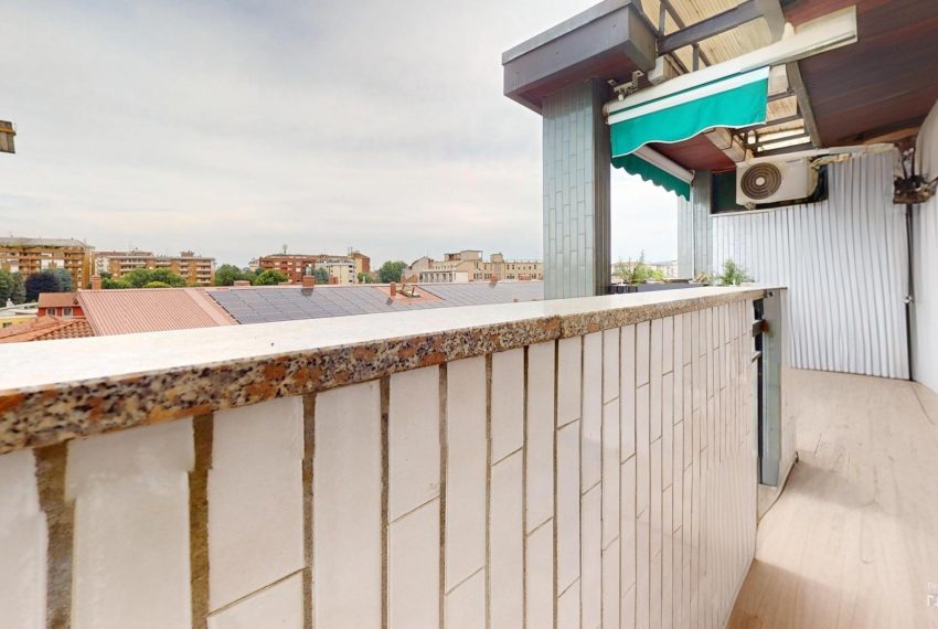 Via-Bonaventura-Zumbini-Balcony-Defurnished