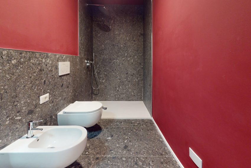 Viale-Certosa-Bathroom