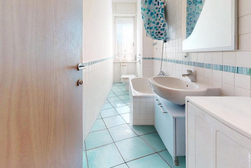 Via-Bonaventura-Zumbini-Bathroom-Defurnished