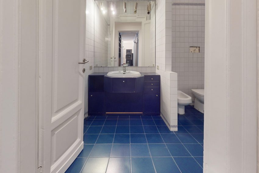 Piazzale-Aquileia-Bathroom 1