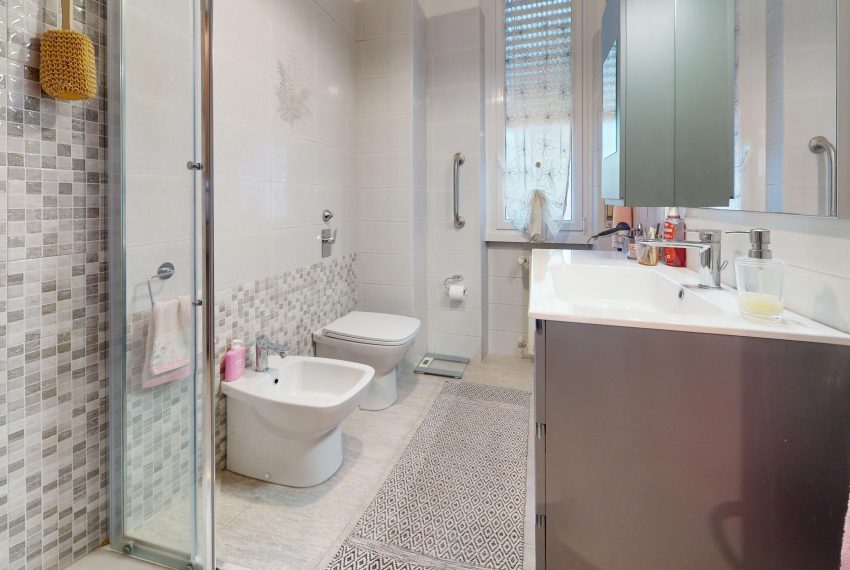 Via-Baldo-degli-Ubaldi-Bathroom