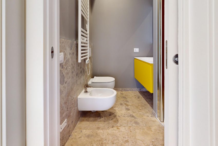 Via-Giovanni-Battista-Casella-Bathroom