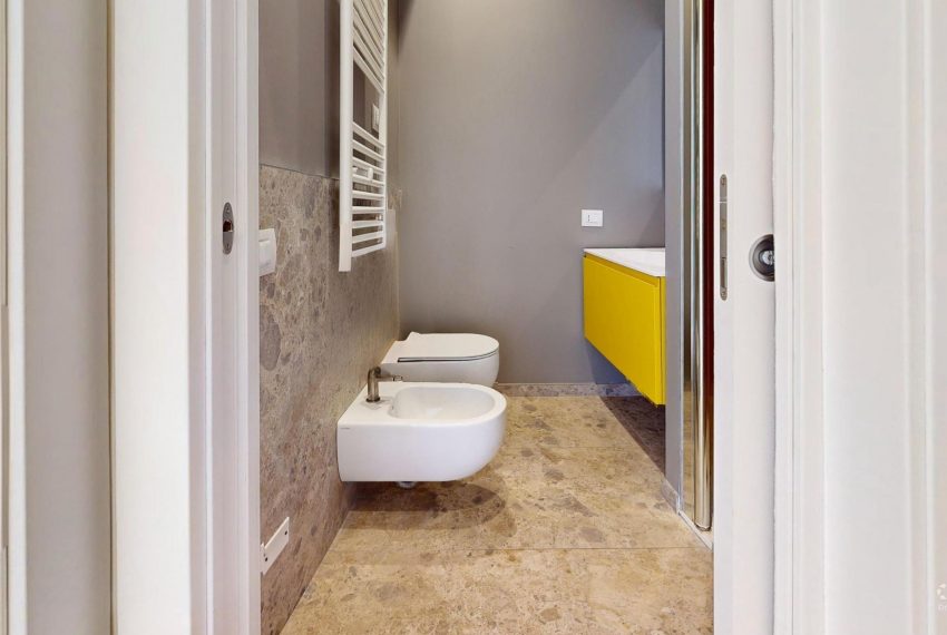 Via-Giovanni-Battista-Casella-Bathroom-Defurnished