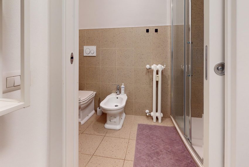 Via-degli-Imbriani-Bathroom