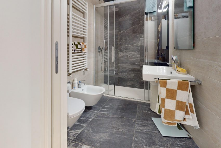 Via-San-Siro-Bathroom